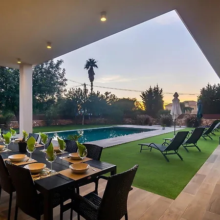 Dajoya- Luxury Paradise & Infinite Pool Holiday home
