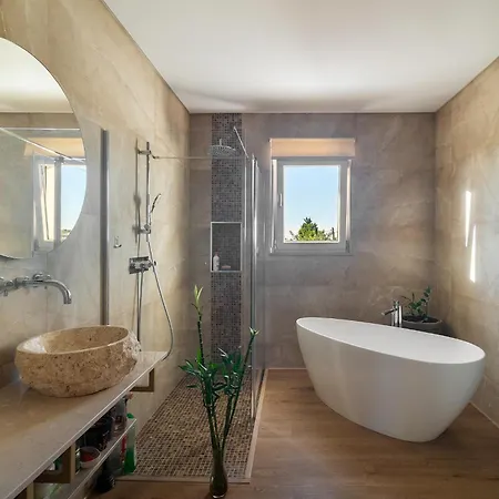 Dajoya- Luxury Paradise & Infinite Pool אלמנסיל